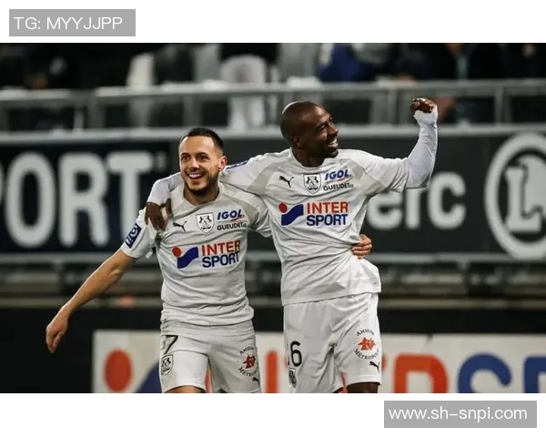 佛罗伦萨与甘冈的精彩对决揭示足球战术与团队协作的完美结合 佛罗伦萨与甘冈的精彩对决揭示足球战术与团队协作的完美结合